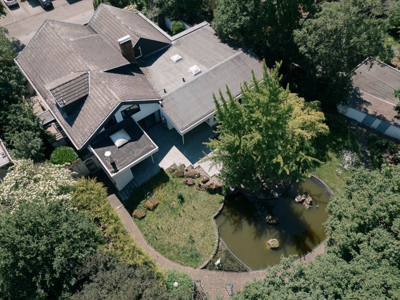 Freistehendes Haus mit parkähnlichem Grundstück und Einliegerwohnung